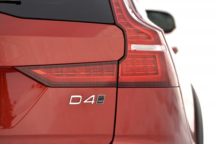 Детали экстерьера Volvo V60 D4 Cross Country 2018 года  (WW) (фото 9 из 49)
